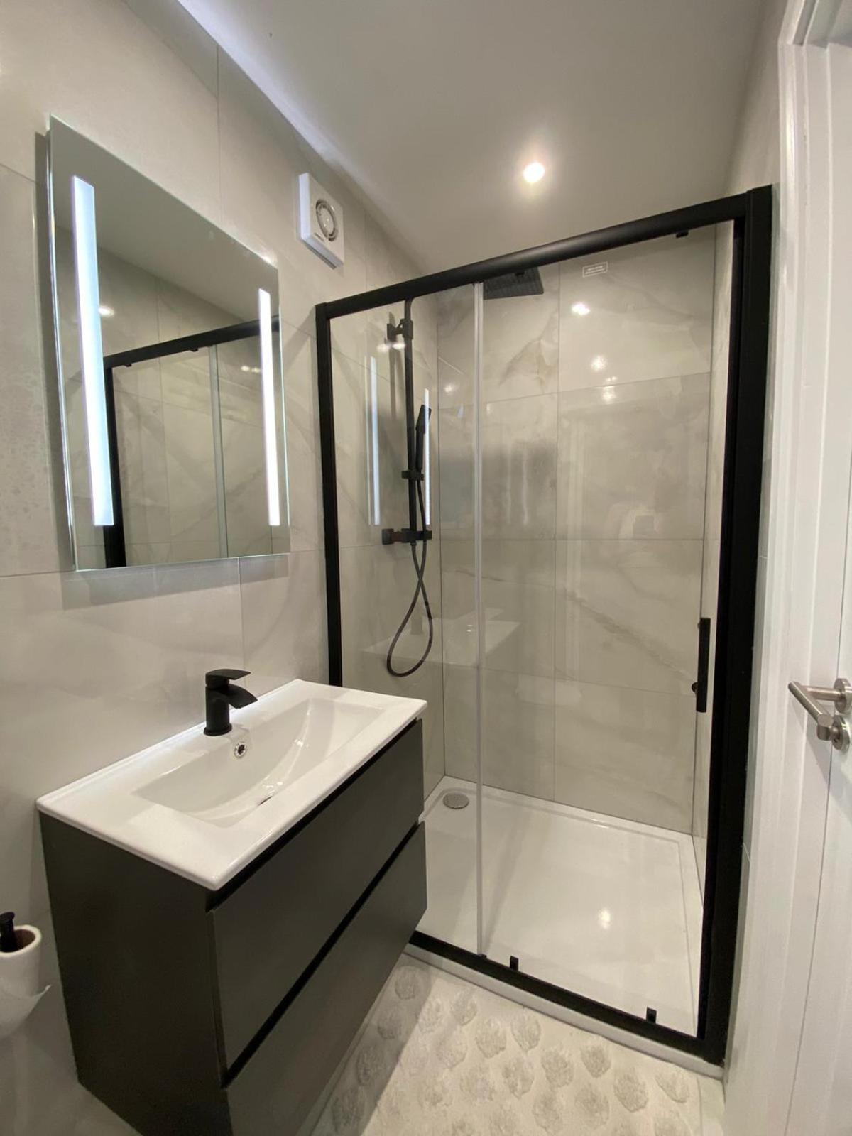 Beautiful Newly Renovated House Sleeps 6 People, Only 12 Minutes By Tube To Oxford Circus Londra