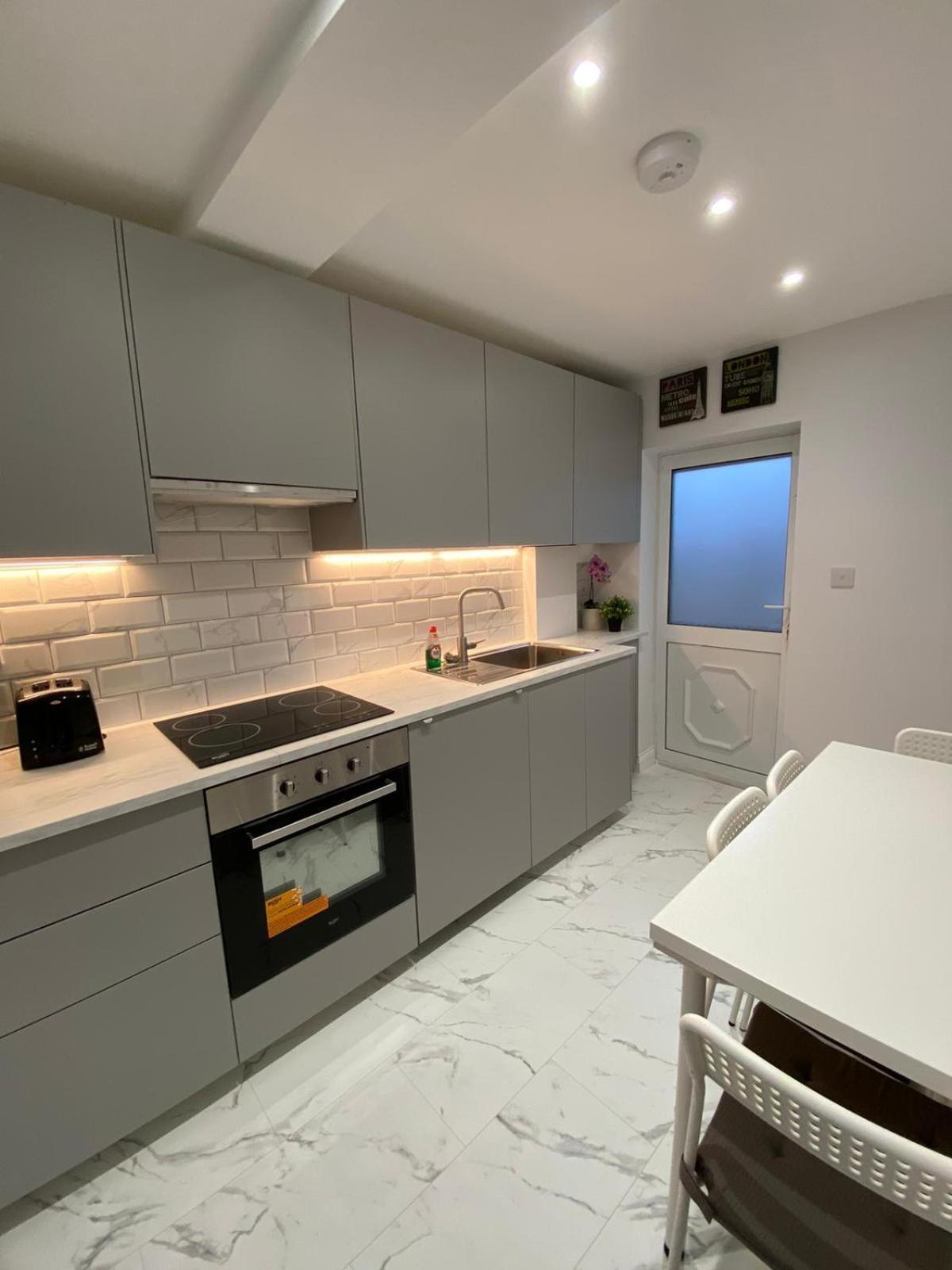 Beautiful Newly Renovated House Sleeps 6 People, Only 12 Minutes By Tube To Oxford Circus Casa vacanze