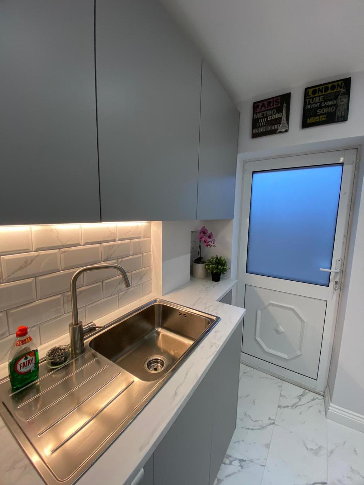 Beautiful Newly Renovated House Sleeps 6 People, Only 12 Minutes By Tube To Oxford Circus * Londra